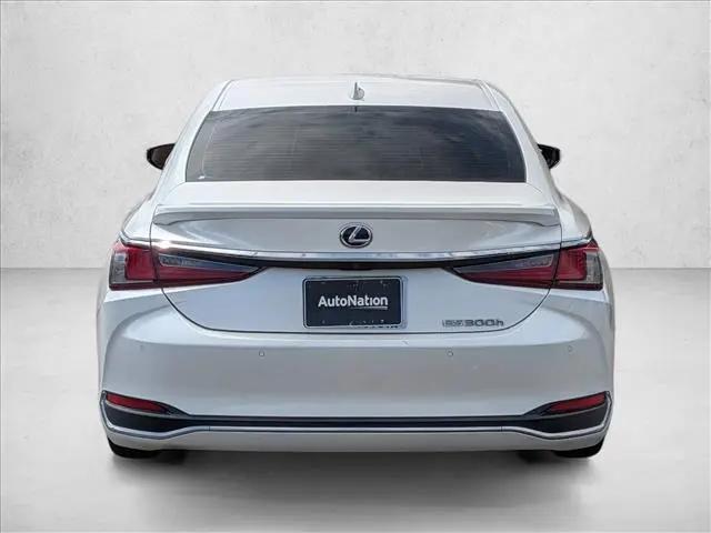2020 Lexus ES 300h Luxury