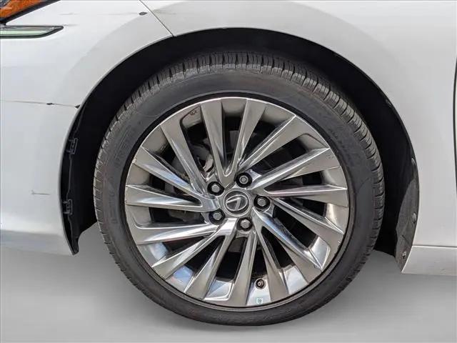 2020 Lexus ES 300h Luxury