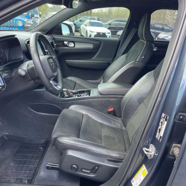 2022 Volvo XC40 T5 R-Design