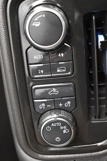 2023 Chevrolet Silverado 1500 4WD Crew Cab Short Bed Custom