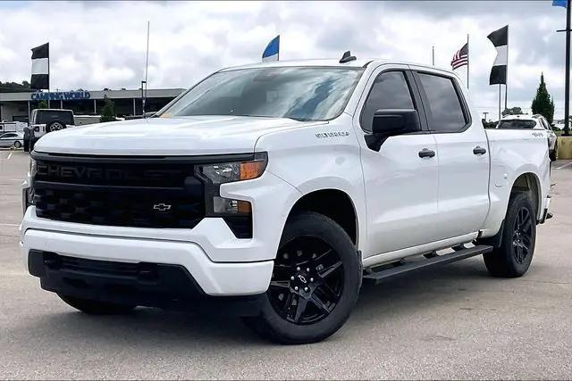 2022 Chevrolet Silverado 1500 4WD Crew Cab Short Bed Custom