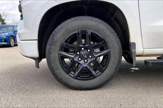2022 Chevrolet Silverado 1500 4WD Crew Cab Short Bed Custom