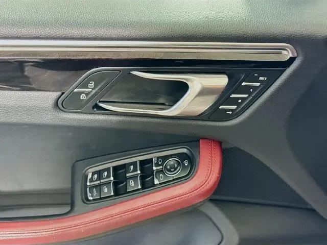 2023 Porsche Macan Macan