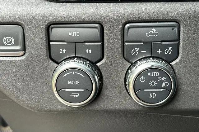 2024 GMC Sierra 1500 4WD Crew Cab Short Box Elevation with 3SB