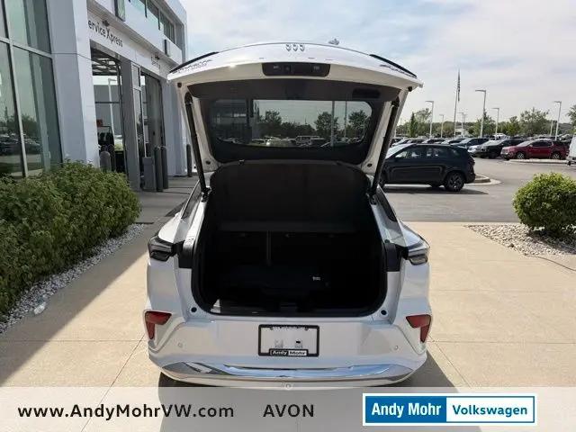 2024 Buick NV Avenir FWD
