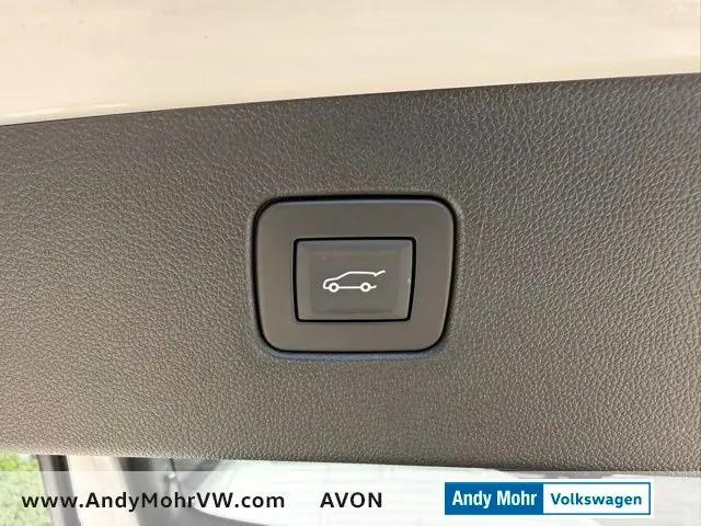 2024 Buick NV Avenir FWD