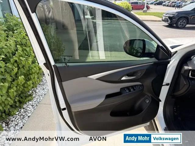 2024 Buick NV Avenir FWD