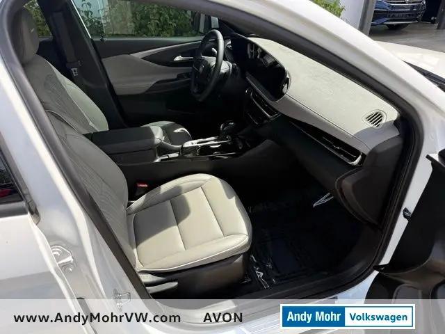 2024 Buick NV Avenir FWD