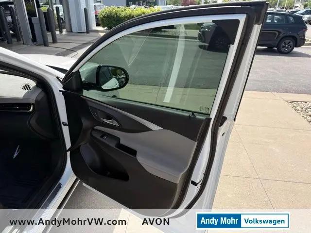 2024 Buick NV Avenir FWD