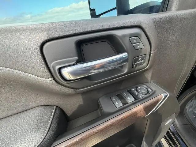 2023 GMC Sierra 2500HD 4WD Crew Cab Standard Bed Denali