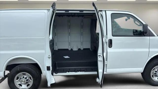 2026 Chevrolet Express Cargo Van 2500 Regular Wheelbase, WT, RWD
