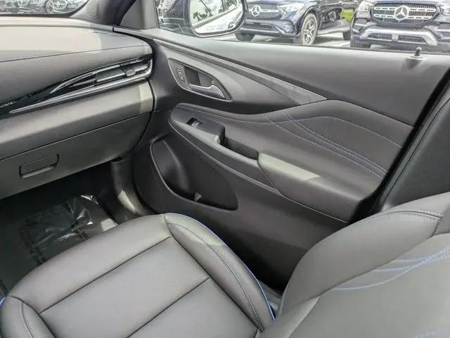 2025 Buick NV Sport Touring FWD