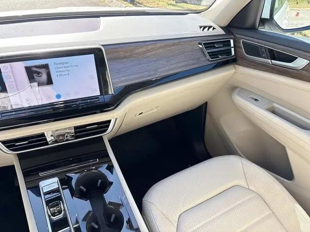 2025 Volkswagen Atlas 2.0T SEL