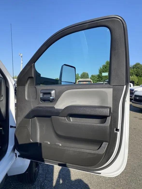 2024 Chevrolet Silverado 6500HD 1WT