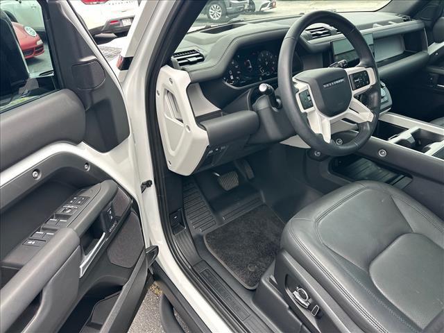 2025 Land Rover Defender 130 P400 X-Dynamic SE