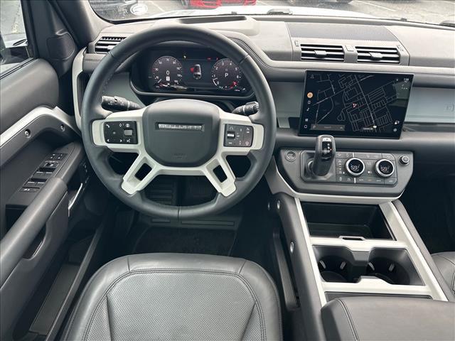 2025 Land Rover Defender 130 P400 X-Dynamic SE