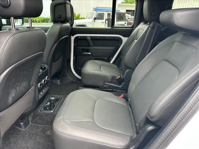 2025 Land Rover Defender 130 P400 X-Dynamic SE