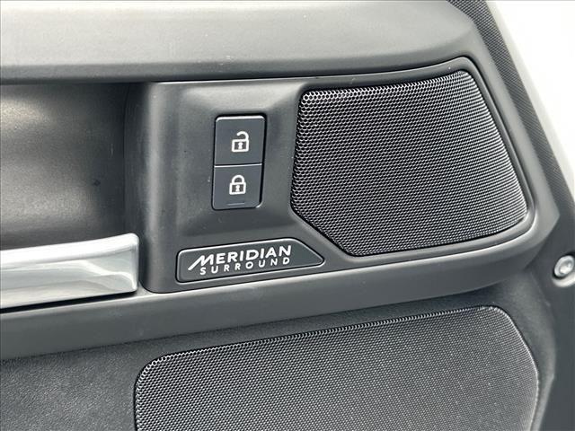 2025 Land Rover Defender 130 P400 X-Dynamic SE