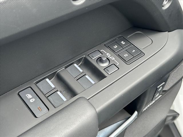 2025 Land Rover Defender 130 P400 X-Dynamic SE