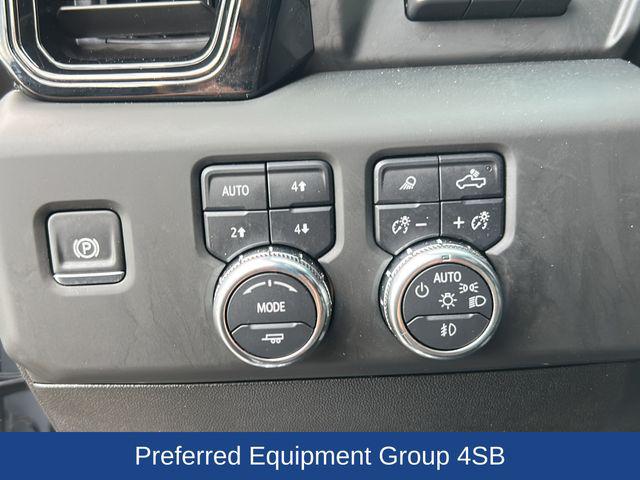 2025 GMC Sierra 3500HD 4WD Crew Cab Long Bed AT4