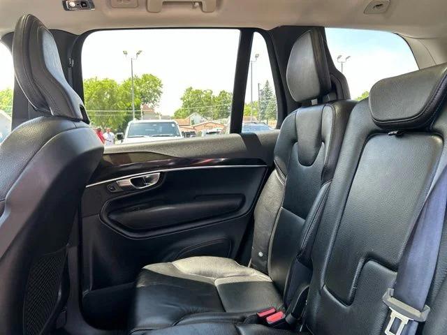2019 Volvo XC90 T6 Momentum