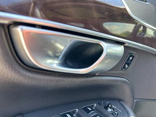 2019 Volvo XC90 T6 Momentum