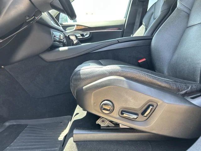 2019 Volvo XC90 T6 Momentum