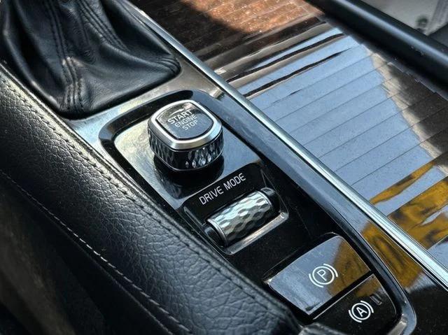 2019 Volvo XC90 T6 Momentum