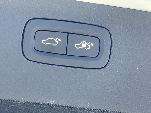 2024 Volvo XC90 Recharge T8 Ultimate Bright Theme 7-Seater
