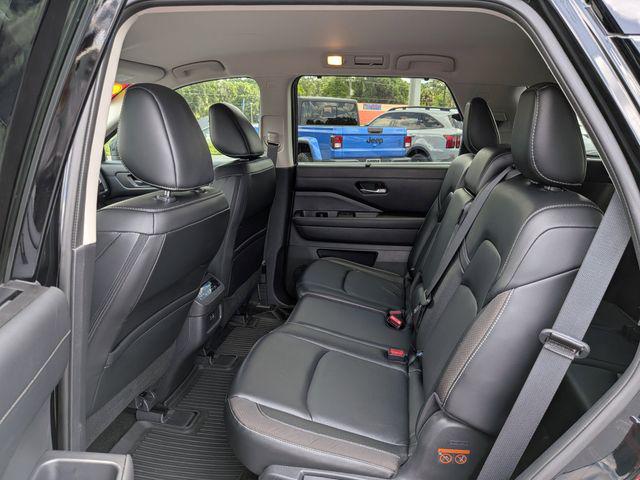 2023 Nissan Pathfinder SL 4WD