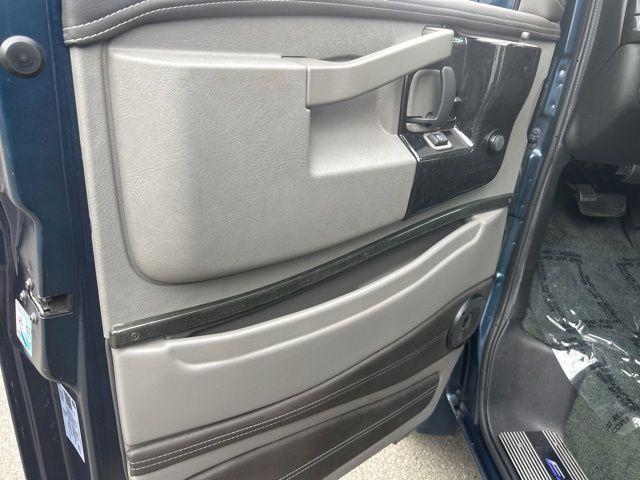 2021 Chevrolet Express Passenger RWD 2500 Regular Wheelbase LS