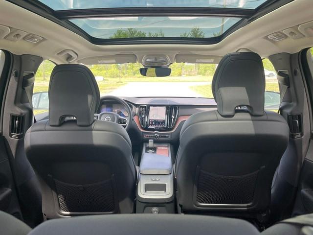 2024 Volvo XC60 Recharge T8 Plus Dark Theme