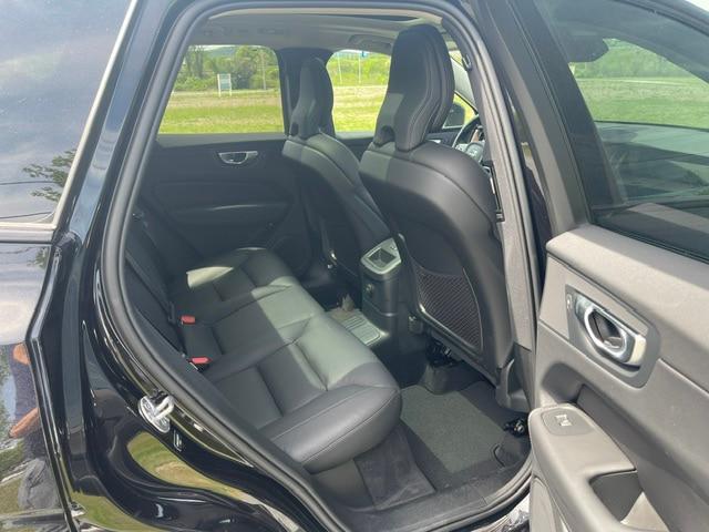 2024 Volvo XC60 Recharge T8 Plus Dark Theme