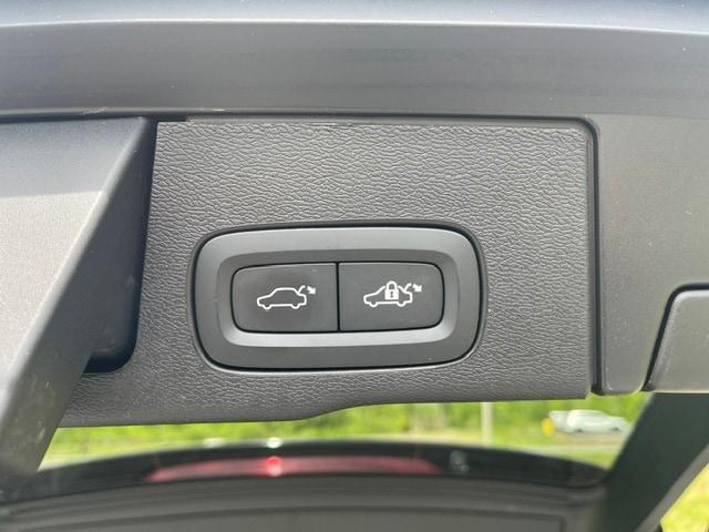 2024 Volvo XC60 Recharge T8 Plus Dark Theme