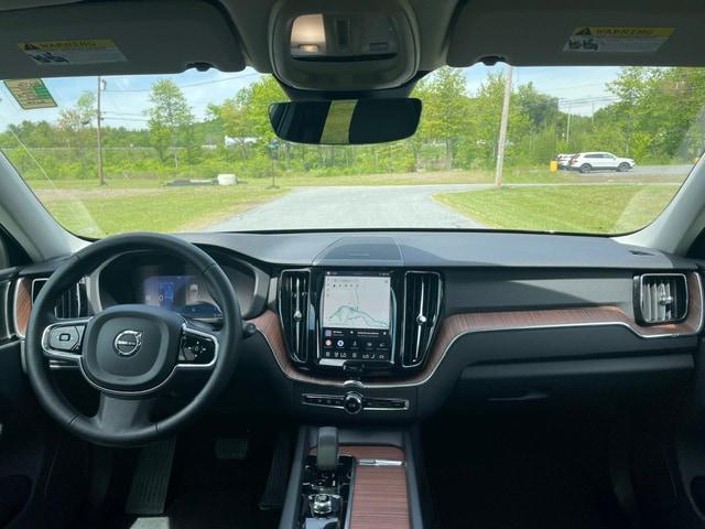 2024 Volvo XC60 Recharge T8 Plus Dark Theme