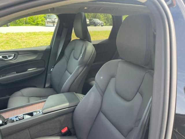 2024 Volvo XC60 Recharge T8 Plus Dark Theme