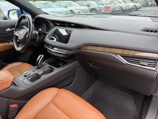 2021 Cadillac XT4 FWD Premium Luxury