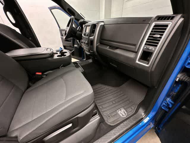 2024 Ram 1500 Classic Warlock Crew Cab 4x4 5'7" Box