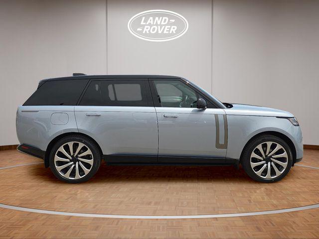 2026 Land Rover Range Rover P400 SE 7 Seat