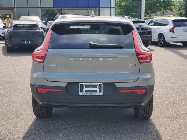 2026 Volvo XC40 Plus, B5 AWD Gas (mild hybrid), Dark