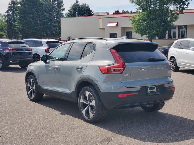 2026 Volvo XC40 Plus, B5 AWD Gas (mild hybrid), Dark