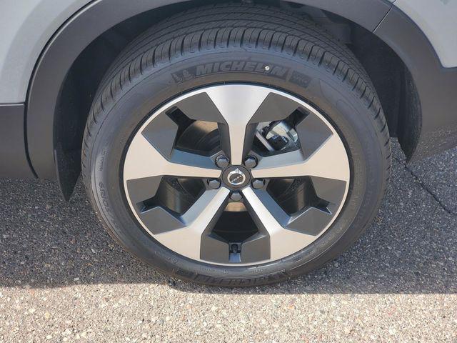 2026 Volvo XC40 Plus, B5 AWD Gas (mild hybrid), Dark