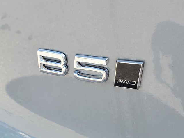 2026 Volvo XC40 Plus, B5 AWD Gas (mild hybrid), Dark