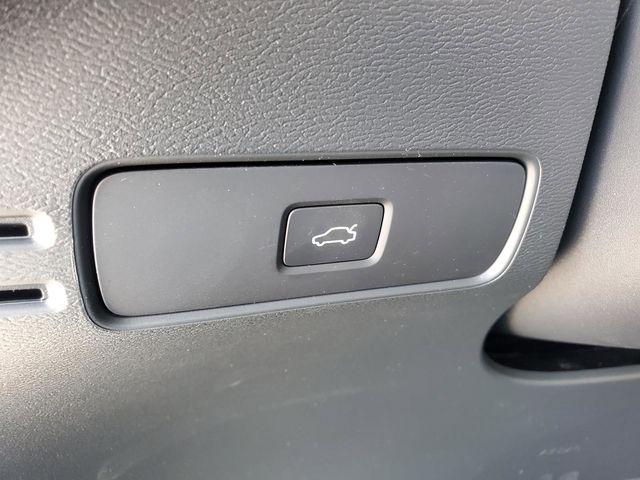 2026 Volvo XC40 Plus, B5 AWD Gas (mild hybrid), Dark