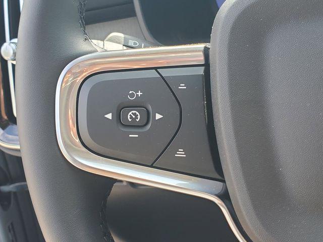 2026 Volvo XC40 Plus, B5 AWD Gas (mild hybrid), Dark