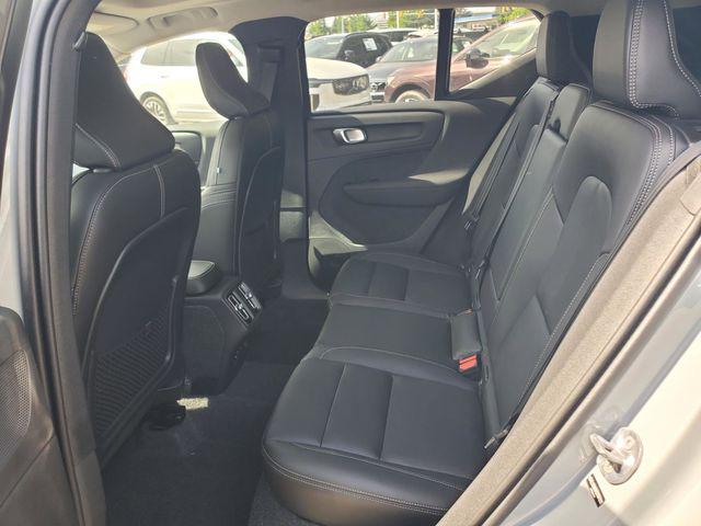 2026 Volvo XC40 Plus, B5 AWD Gas (mild hybrid), Dark