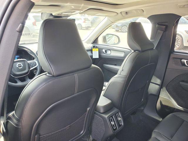 2026 Volvo XC40 Plus, B5 AWD Gas (mild hybrid), Dark