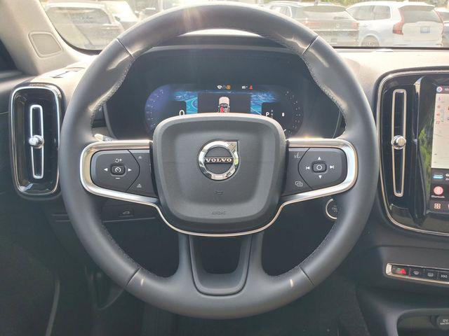 2026 Volvo XC40 Plus, B5 AWD Gas (mild hybrid), Dark