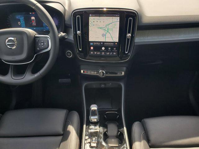 2026 Volvo XC40 Plus, B5 AWD Gas (mild hybrid), Dark