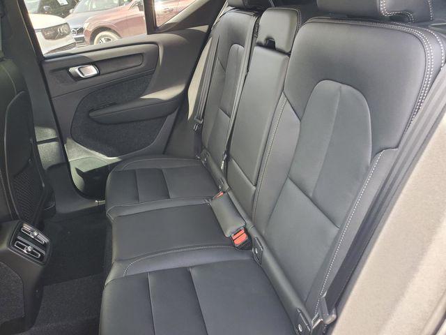 2026 Volvo XC40 Plus, B5 AWD Gas (mild hybrid), Dark